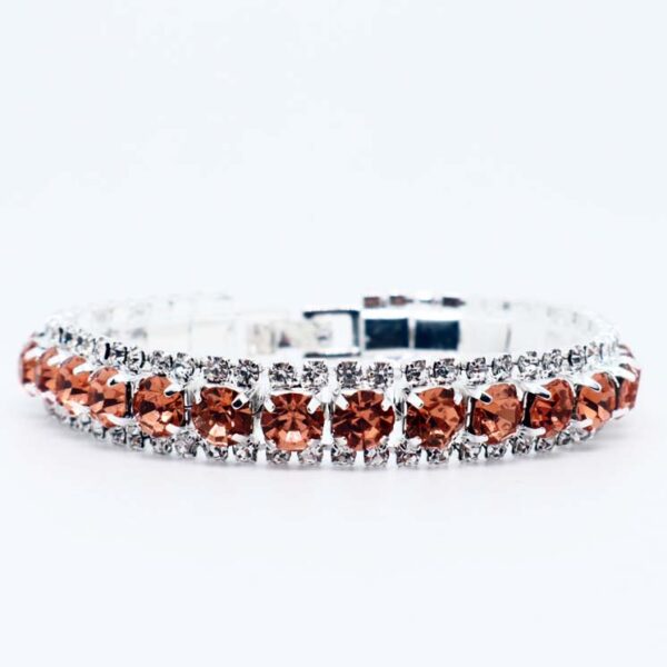 bracelet en argent orné de cristaux